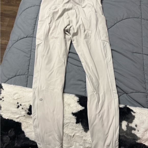 White High-Waisted Leggings - Picture 2 of 4